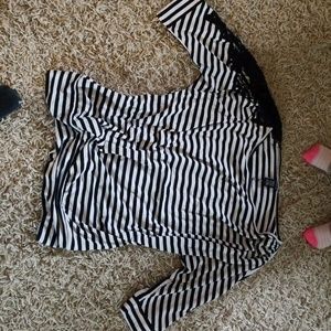 3/4 sleeve torrid top with lace on right shoulder